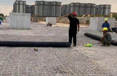 仁和土工格栅铺设前地基要怎么处理？